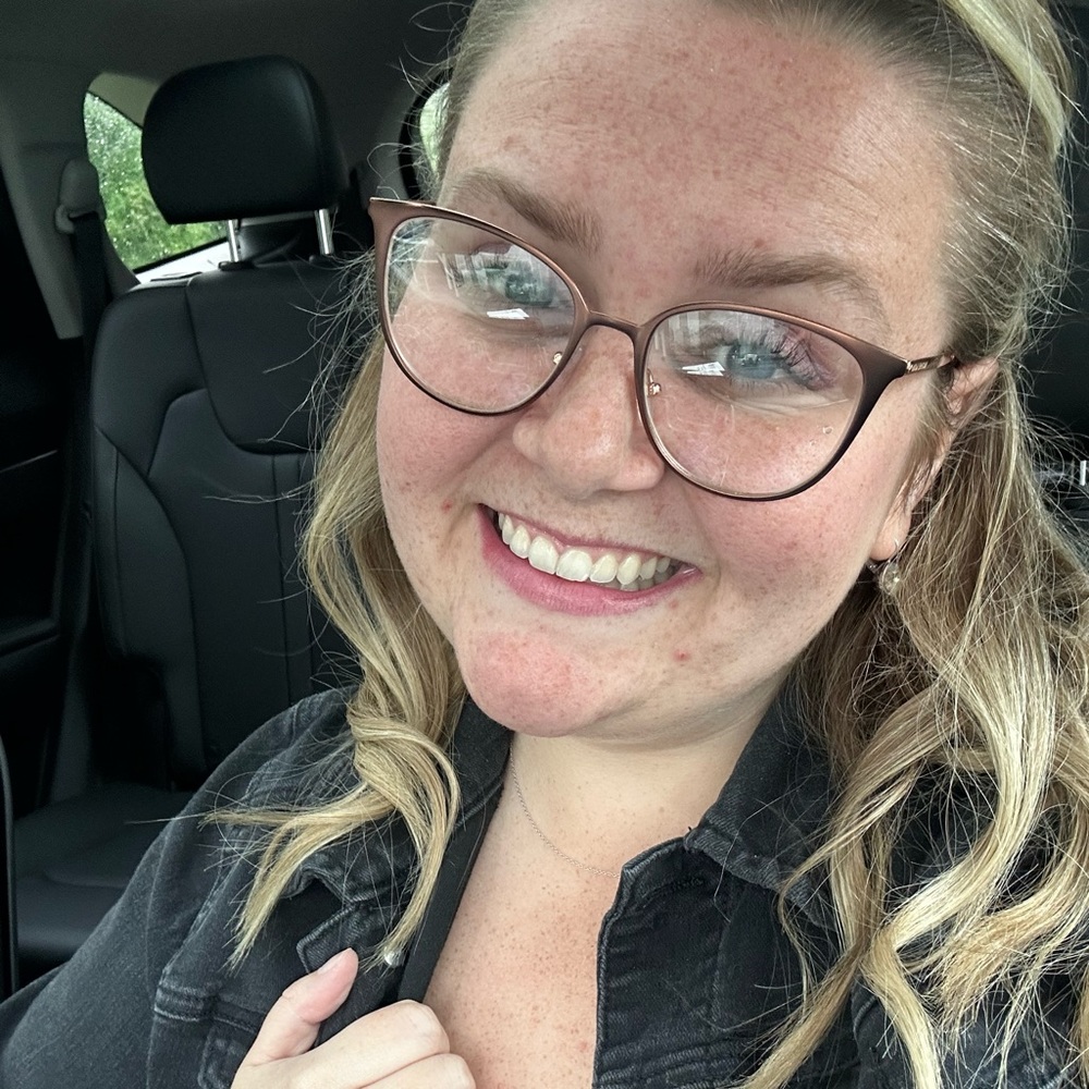 Meet your Posher, Courtney